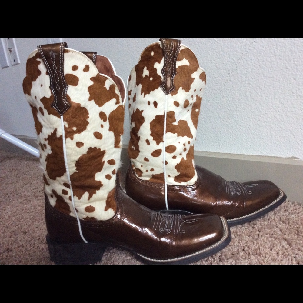 Women’s Size 9 Ariat Cow Hide Cowgirl Boots